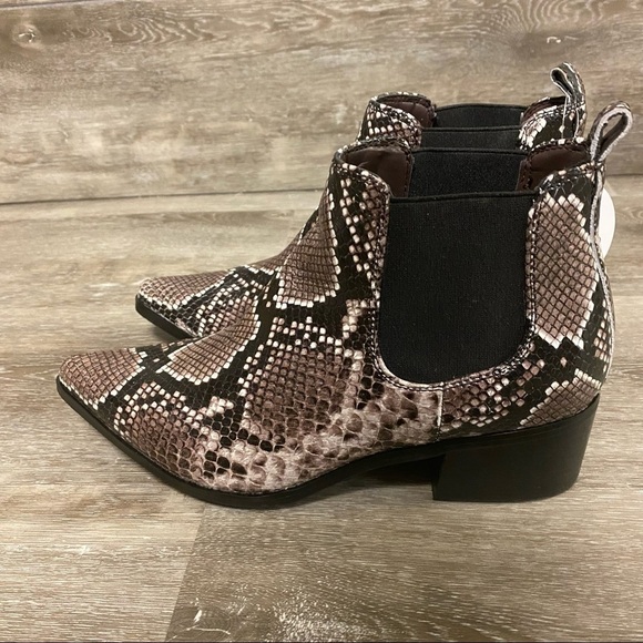Blondo | Emelia Waterproof Snakeskin Chelsea Booties Size 7 NEW - Picture 4 of 7